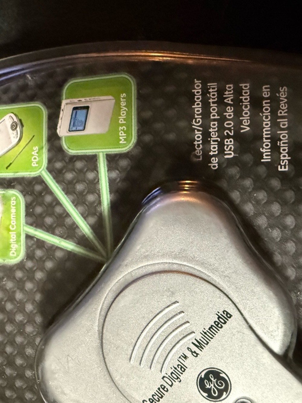 Secure Digital & Multimedia Card USB Reader - Picture 3 of 9